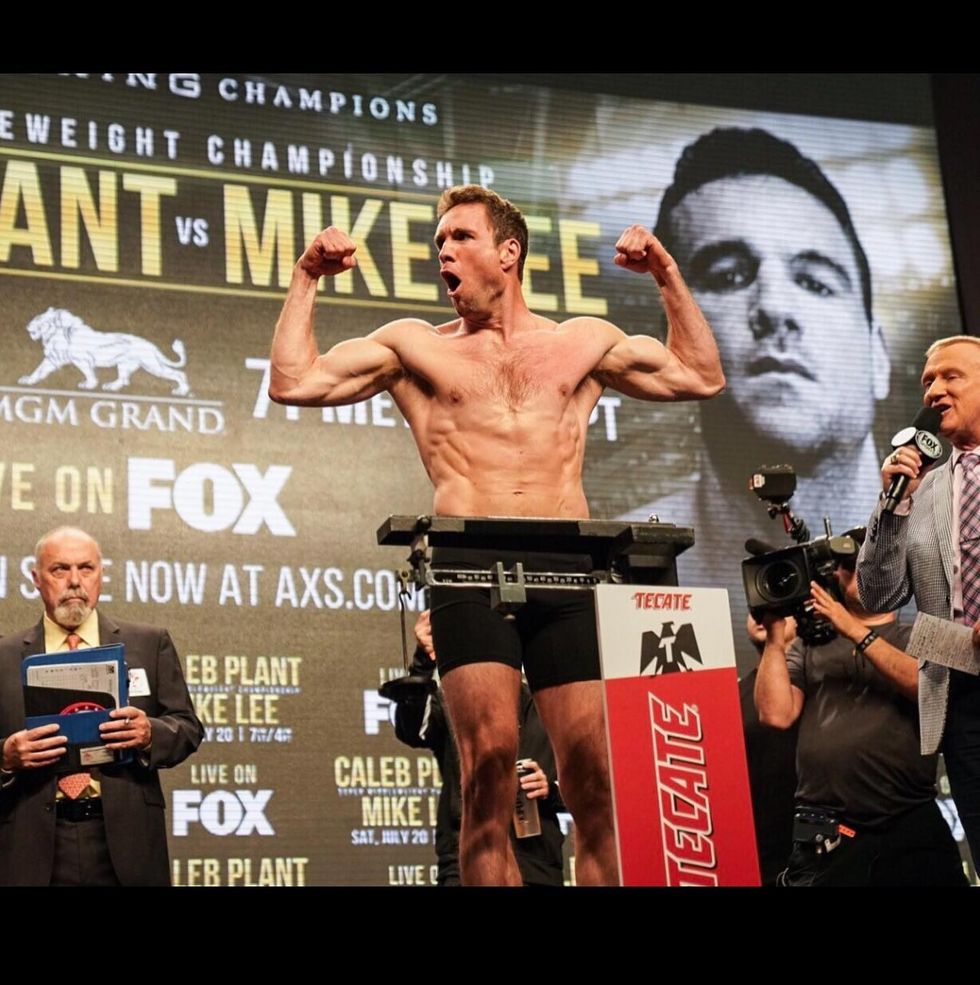 Boxer Mike Lee on scale, pre-fight promotion