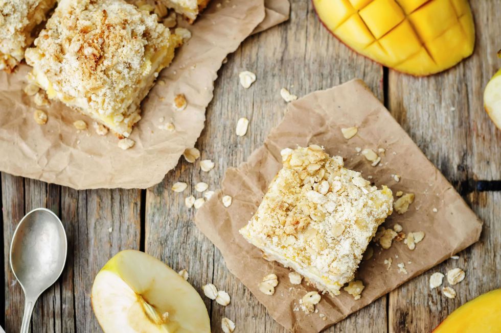 mango crumb bars